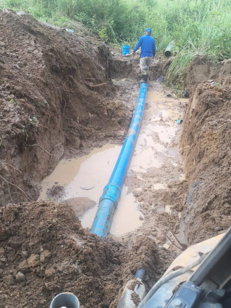SAAE  supera desafios; faz reparos  na Adutora da Serra Branca para manter fornecimento da água nos lares de  Mantena!