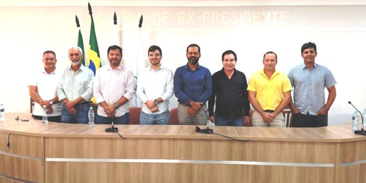 Prefeito Gentil de Mantena participa do balanço e prestação de contas 2025 do CONSONORTE