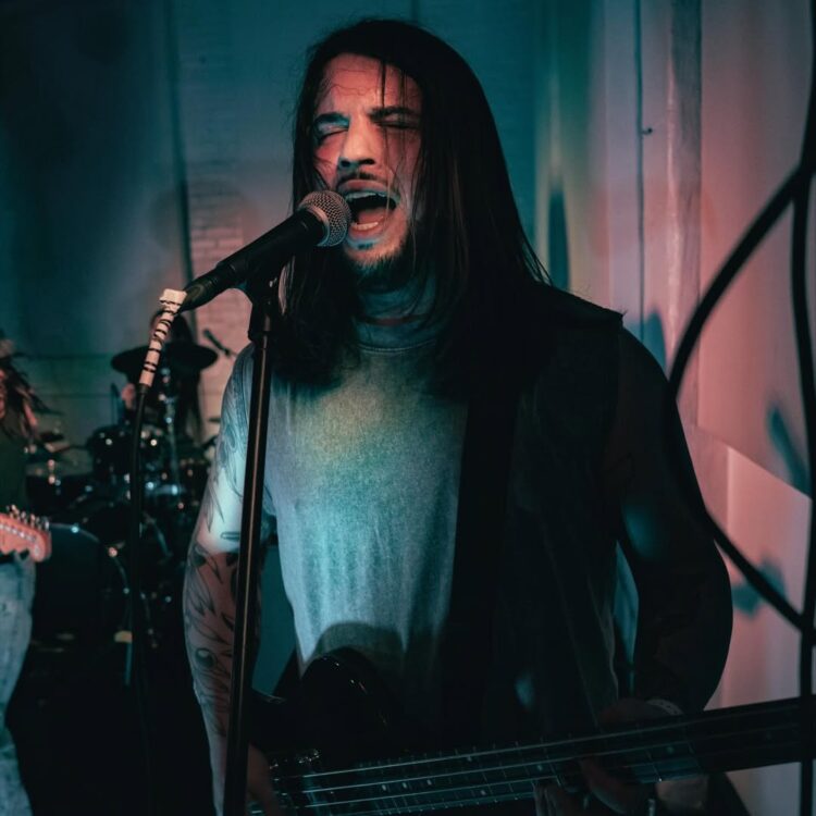 De Mantena para o Mundo: Gabriel Eberle Brilha nos Palcos dos Estados Unidos com a Banda Hyber