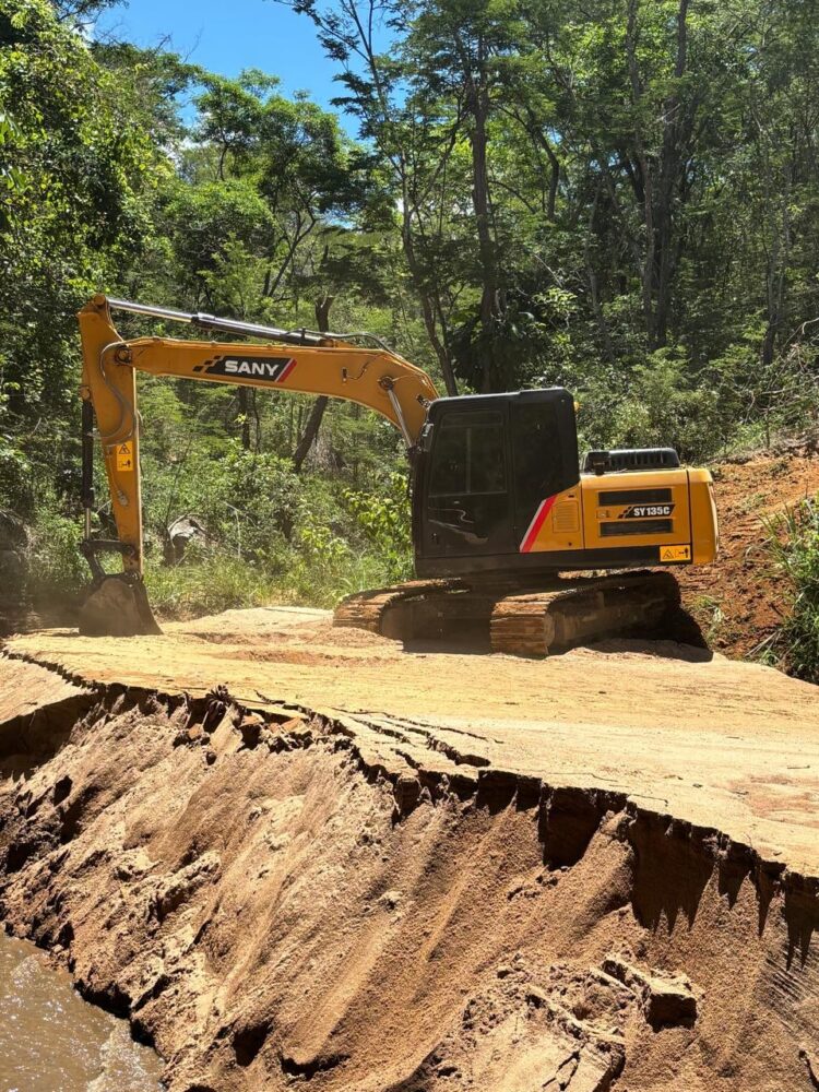 SAAE Mantena intensifica desassoreamento da barragem do Córrego Frio para garantir segurança hídrica