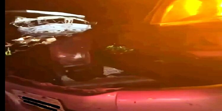 Imagem Do Dia: Prefeito de Mantena escapa ileso de acidente envolvendo carreta na BR-259