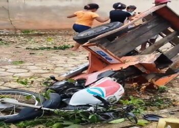 Imagem Do Dia: Piloto pula da moto ao perder os freios no Morro do Ebenezer em Mantena