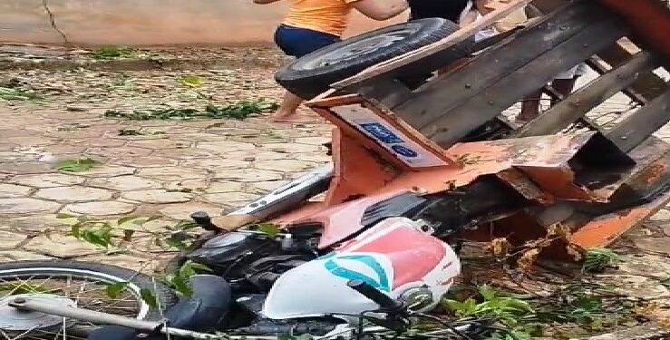 Imagem Do Dia: Piloto pula da moto ao perder os freios no Morro do Ebenezer em Mantena