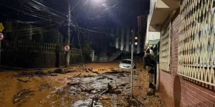Chuva deixa 22 mortos e centenas de desabrigados em Juiz de Fora e Ubá; 45 estão desaparecidos