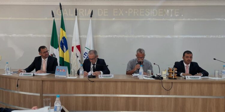 Redes Sociais evidenciam Gastos de Luxo na Câmara Municipal de Mantena