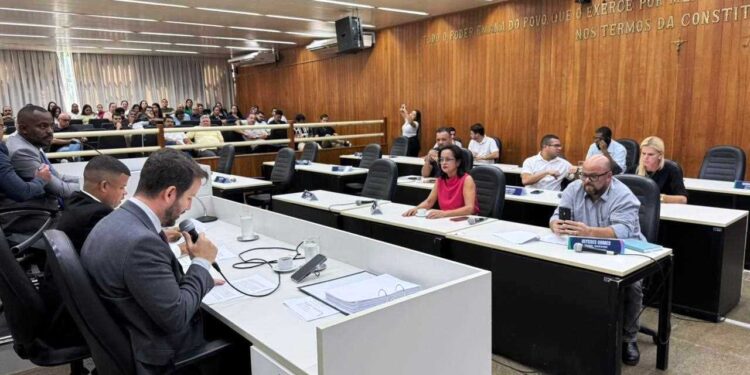 Câmara de Valadares mantém processo contra Prefeito  Coronel Sandro; defesa aguarda intimação