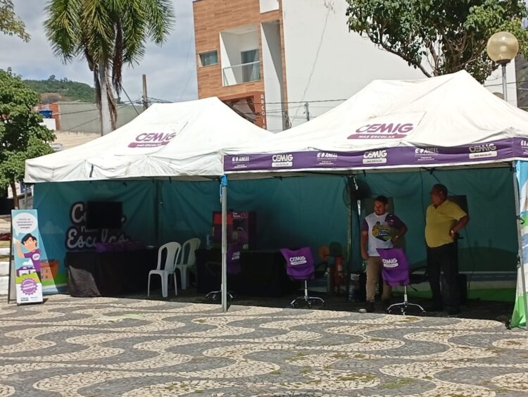 Cemig na Praça em Mantena: Atendimento Direto e Humanizado Conecta Companhia à Comunidade