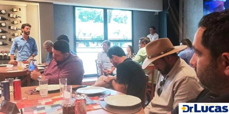 Liderança de Itabirinha em Destaque: Dr. Lucas Donádia Recepciona Marcelo Aro em Encontro Estratégico no Leste de Minas
