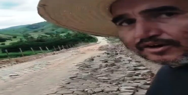 DINHEIRO NA LAMA: Calçamento da Serra Sargento Jairo desmancha em apenas 60 dias