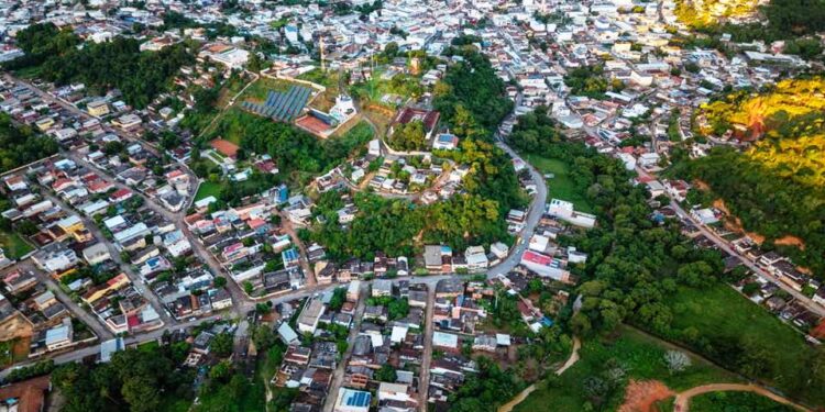 Mantena Mais Limpa: Novos Procedimentos para Poda de Árvores Exigem Colaboração dos Moradores
