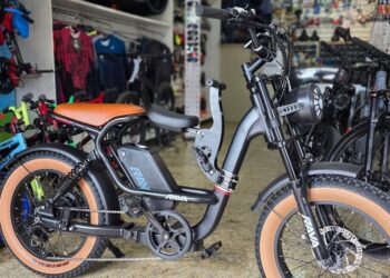 Exclusivo: Uma Nova Rotina nas Ruas; o  Fenômeno das Bicicletas Elétricas em Mantena