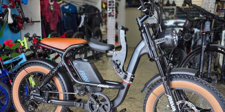 Exclusivo: Uma Nova Rotina nas Ruas; o  Fenômeno das Bicicletas Elétricas em Mantena