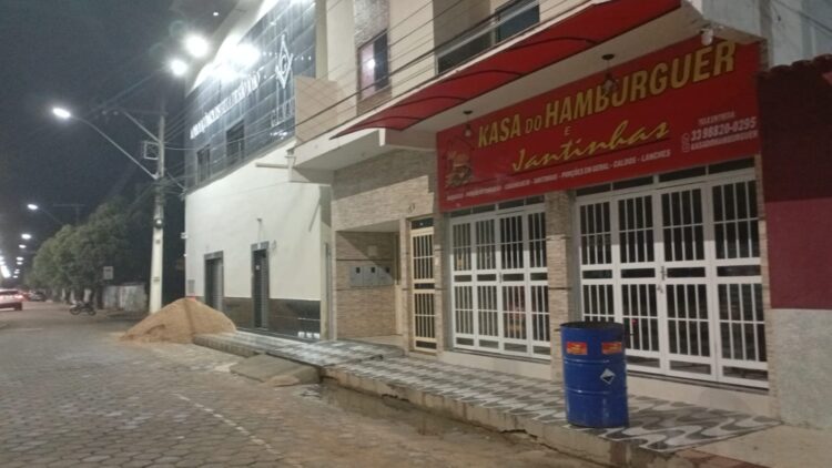 Música ao vivo na Praça de Alimentação: Inauguração da Kasa do Hambúrguer nesta Quinta (30/04), 20h