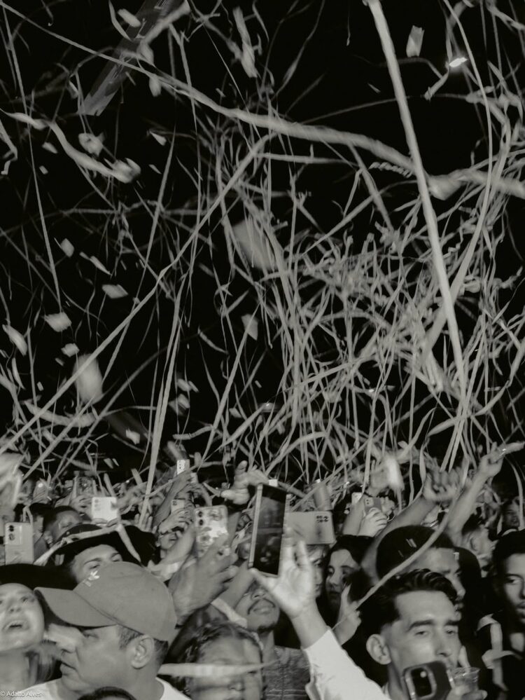 ABERTURA SURREAL REÚNE PÚBLICO RECORDE E PREPARA O TERRENO PARA O COMANDANTE XAND AVIÃO EM ITABIRINHA 