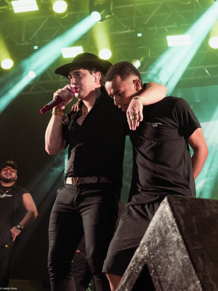 ABERTURA SURREAL REÚNE PÚBLICO RECORDE E PREPARA O TERRENO PARA O COMANDANTE XAND AVIÃO EM ITABIRINHA 