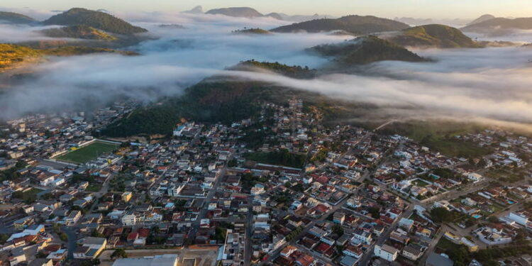 Outono em Minas: Massa de Ar Frio Derruba Temperaturas no Leste do Estado