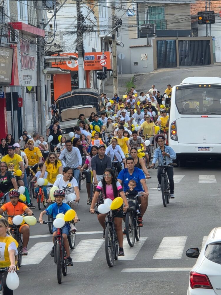 Matriz de Santo Antônio realiza passeio ciclístico pela vida e pela paz em Mantena 