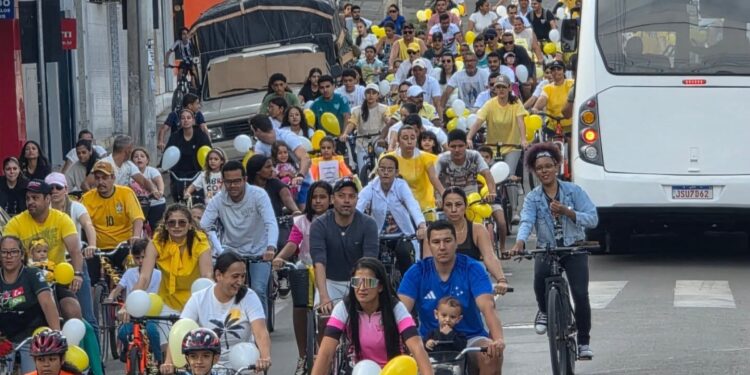 Matriz de Santo Antônio realiza passeio ciclístico pela vida e pela paz em Mantena 