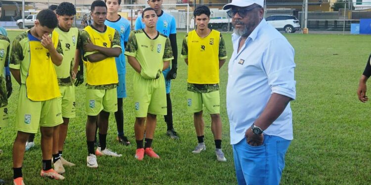 Visita Ilustre: Marcão Conhece a Diretoria do Novo Esporte Clube em Itabirinha
