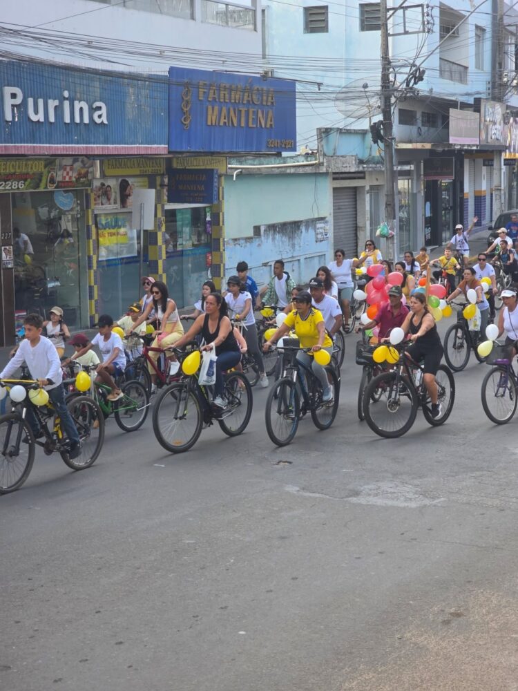 Matriz de Santo Antônio realiza passeio ciclístico pela vida e pela paz em Mantena 