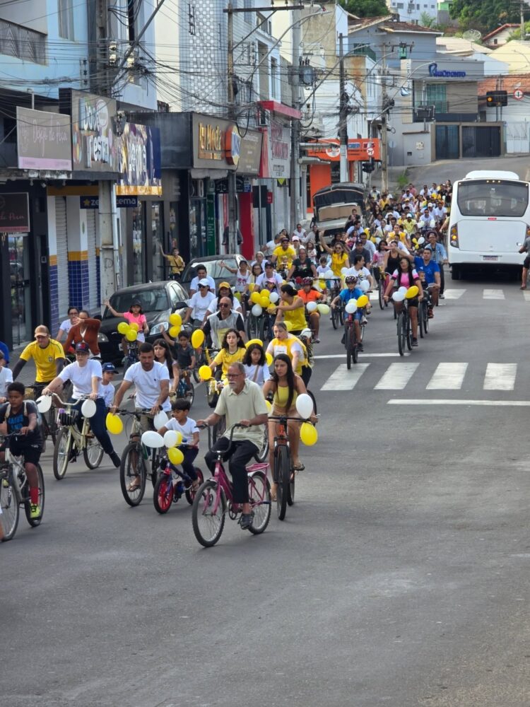 Matriz de Santo Antônio realiza passeio ciclístico pela vida e pela paz em Mantena 
