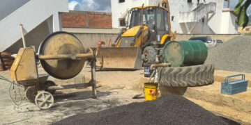 SAAE  inova com fabricação própria de asfalto para recuperação de vias em Mantena 