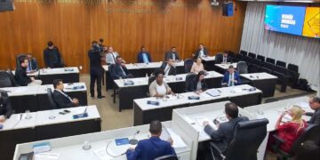 Novo pedido de impeachment contra Coronel Sandro avança após denúncia aceita pela Câmara