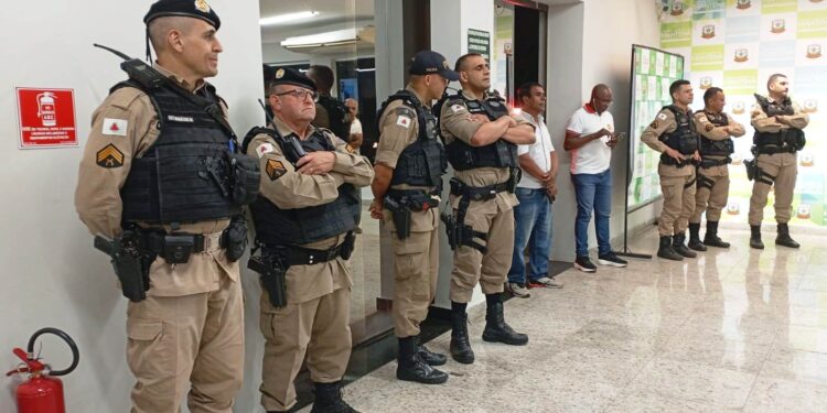 Reunião de mais de 3h na Câmara de Mantena  tem novas denúncias de corrupção na saúde, bate-boca e presença da PM 