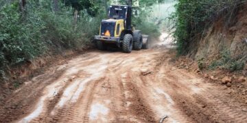 Prefeitura Recupera Estradas do Córrego Frio nesta Sexta e Sábado e Avança na Zona Rural de Mantena