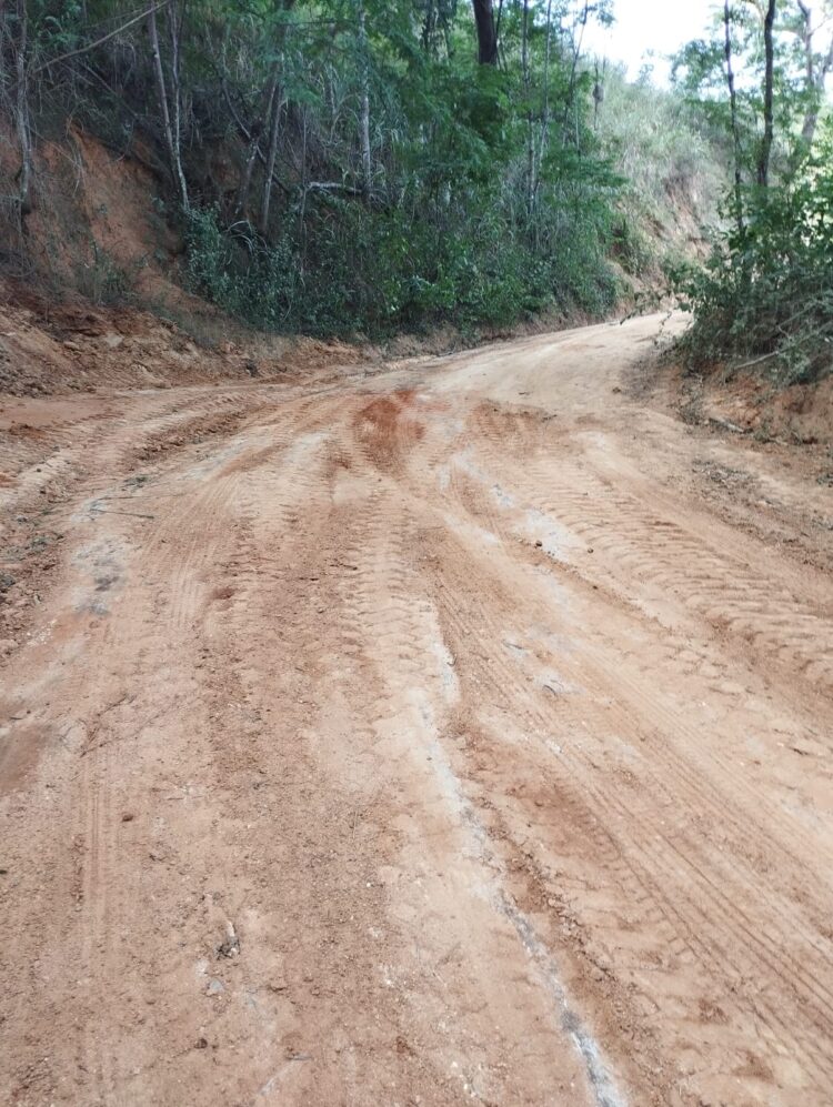 Prefeitura Recupera Estradas do Córrego Frio nesta Sexta e Sábado e Avança na Zona Rural de Mantena