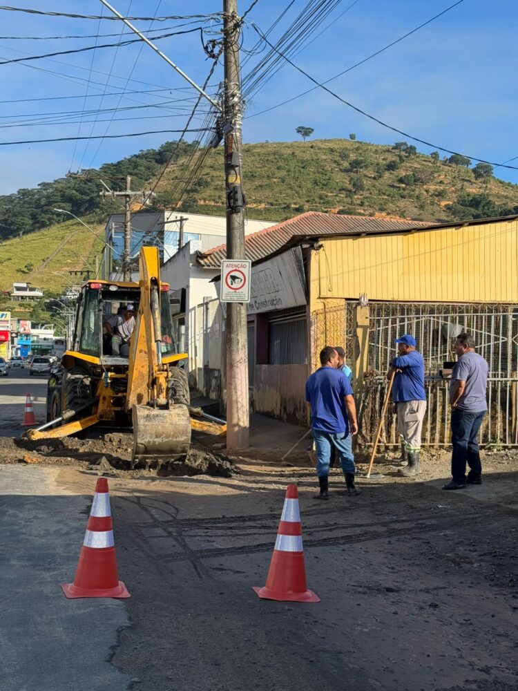 Trabalho do SAAE na manhã de segunda resolve alagamento e garante retorno da água após rompimento no domingo