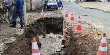Trabalho do SAAE na manhã de segunda resolve alagamento e garante retorno da água após rompimento no domingo