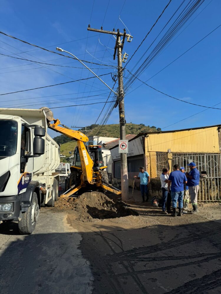 Trabalho do SAAE na manhã de segunda resolve alagamento e garante retorno da água após rompimento no domingo