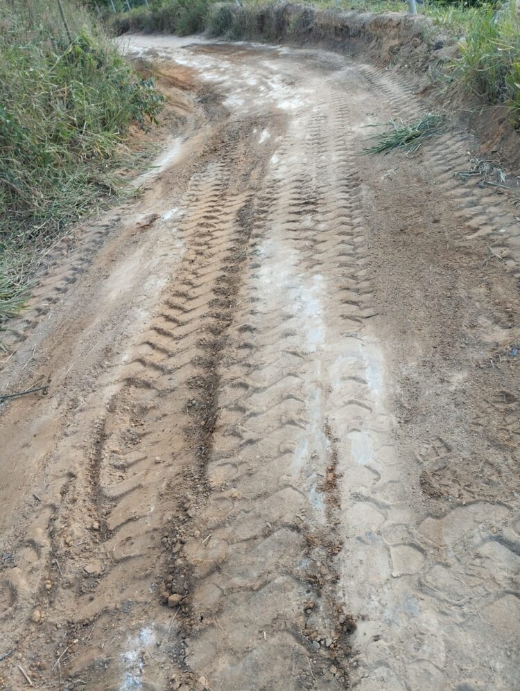 Prefeitura cumpre compromisso e leva patrolamento ao Turvinho de Cima nesta semana, veja as fotos