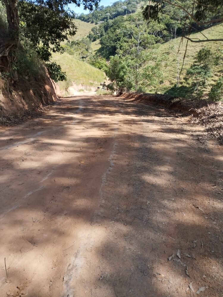 Prefeitura cumpre compromisso e leva patrolamento ao Turvinho de Cima nesta semana, veja as fotos