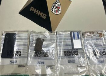 Denúncia anônima leva à prisão de traficante com drogas e balança de precisão em Mantena