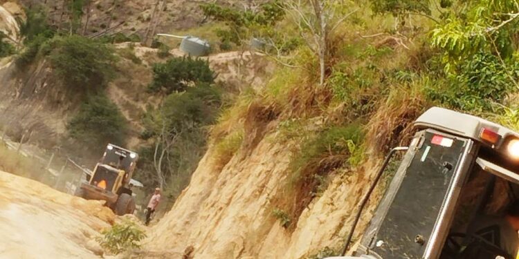 Prefeito Gentil Cumpre Promessa e Recupera Estradas do Boa Sorte e Cordeirinho nesta Sexta (22)
