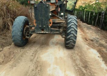 Prefeitura de Mantena avança com patrolamento e melhora acesso na região do Córrego Boa Sorte