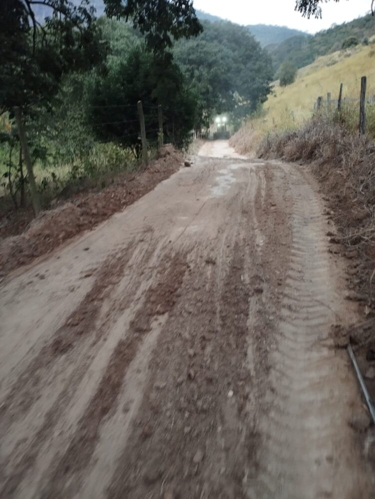 Prefeitura de Mantena avança com patrolamento e melhora acesso na região do Córrego Boa Sorte