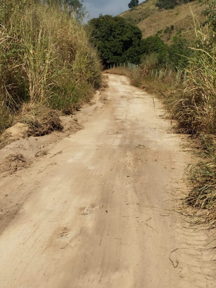 Prefeitura de Mantena avança com patrolamento e melhora acesso na região do Córrego Boa Sorte