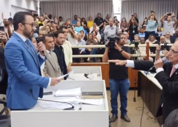 Mourão volta ao comando da Prefeitura de Governador Valadares após quase 20 anos