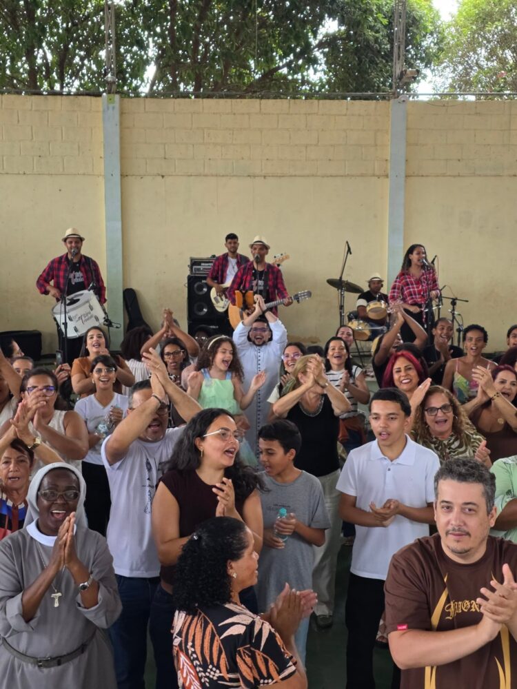 Coração em Festa: Comunidade Paroquial Celebra com Alegria o Encerramento das Festividades de Santo Antônio