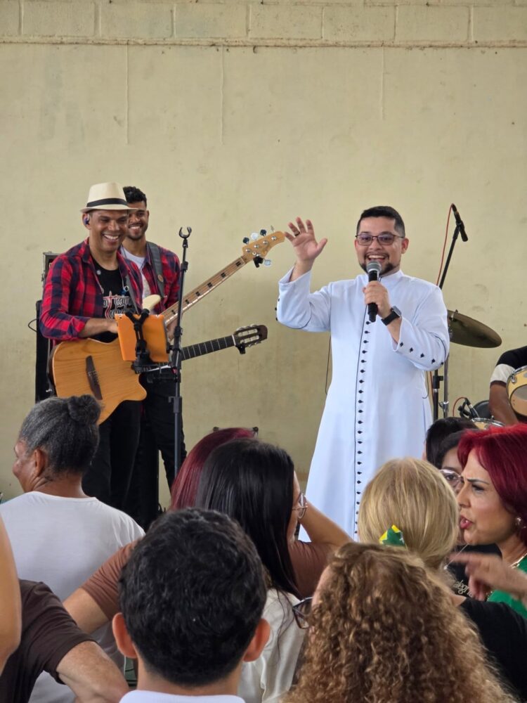 Coração em Festa: Comunidade Paroquial Celebra com Alegria o Encerramento das Festividades de Santo Antônio