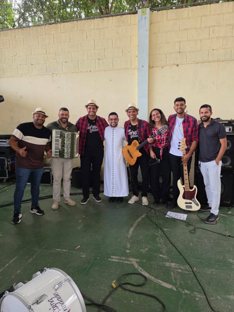 Coração em Festa: Comunidade Paroquial Celebra com Alegria o Encerramento das Festividades de Santo Antônio