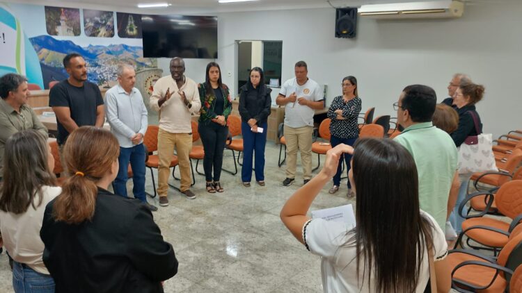 Mantena se Mobiliza em Defesa da Causa Animal em Reunião Pública na Câmara Municipal