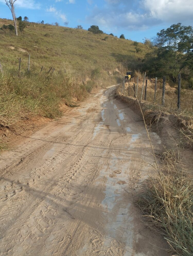 Prefeitura de Mantena Avança com Patrolamento e Melhora Acessibilidade no Córrego da Paixão