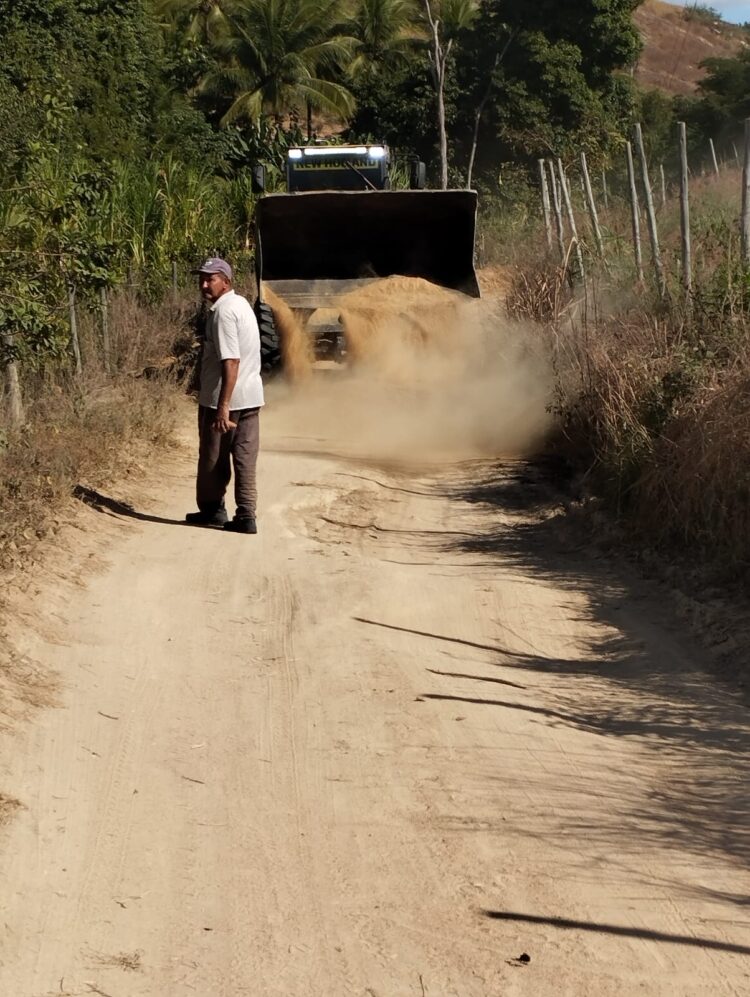 Prefeitura de Mantena Avança com Patrolamento e Melhora Acessibilidade no Córrego da Paixão