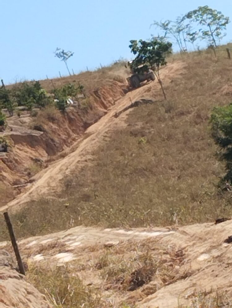 Prefeitura de Mantena Avança com Patrolamento e Melhora Acessibilidade no Córrego da Paixão