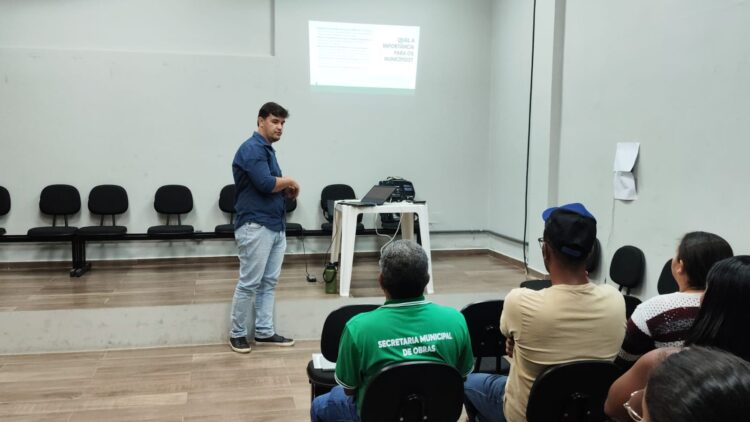 Prefeitura de Mantena promove capacitação sobre gestão de resíduos sólidos para equipe de limpeza pública