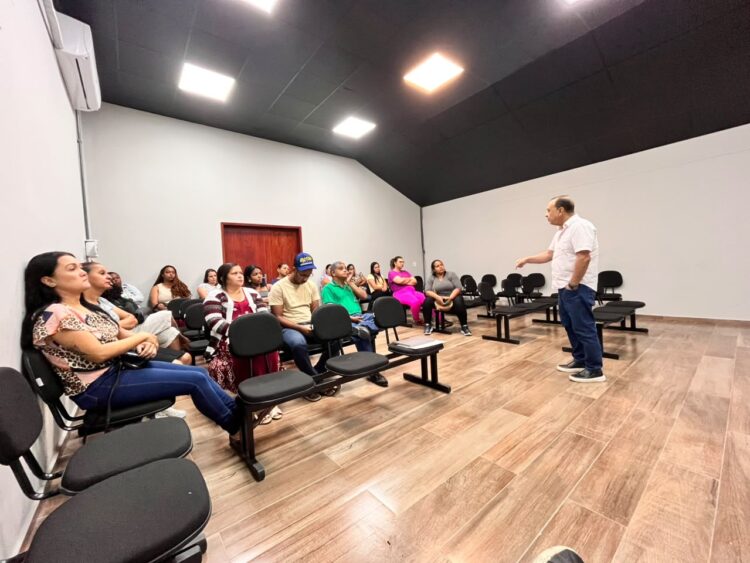 Prefeitura de Mantena promove capacitação sobre gestão de resíduos sólidos para equipe de limpeza pública